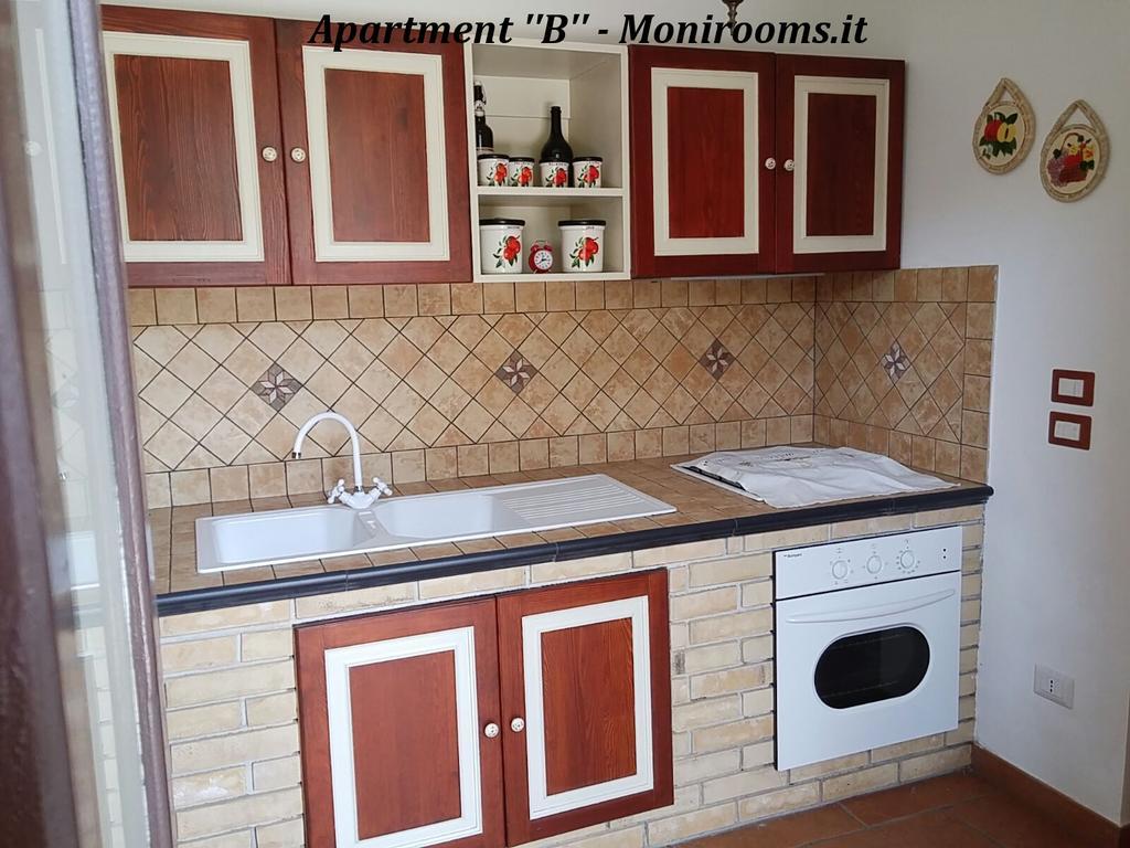 Moni Rooms Джаре Екстериор снимка