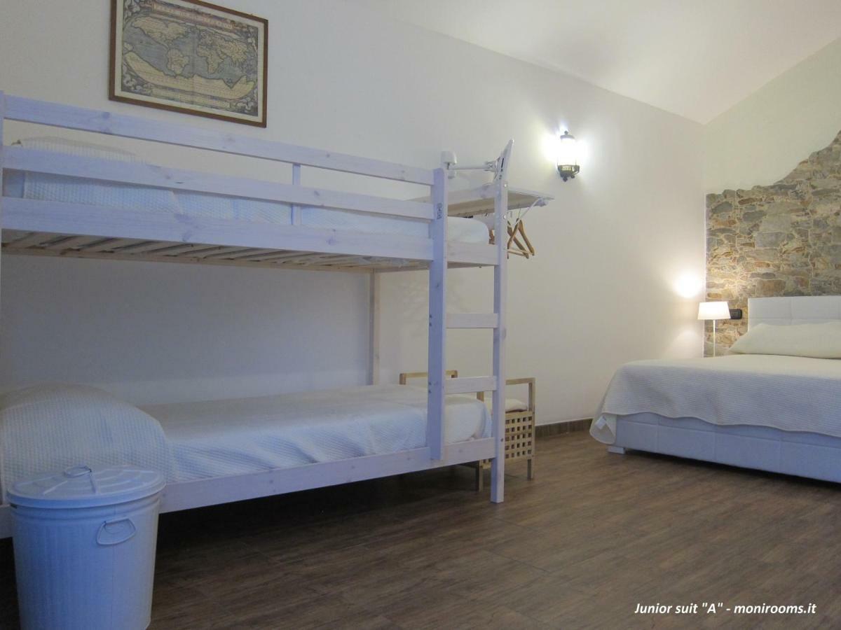 Moni Rooms Джаре Екстериор снимка