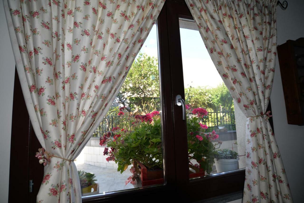Moni Rooms Джаре Екстериор снимка